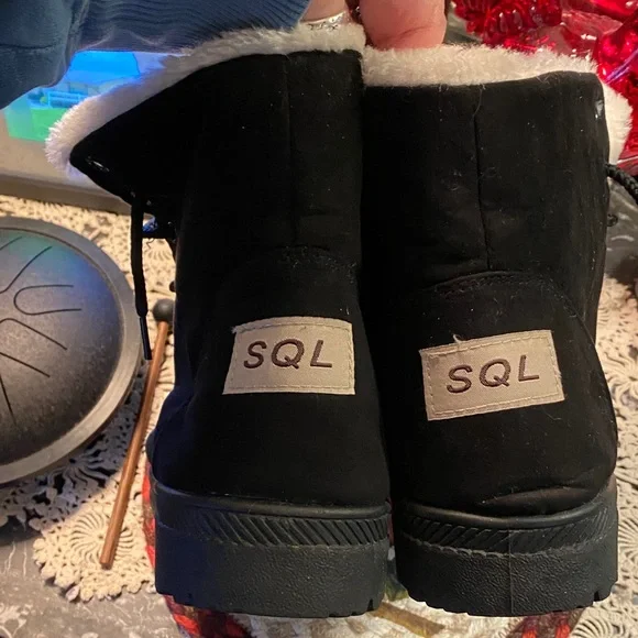 Cozy Black Winter Boots - Picture 3 of 6